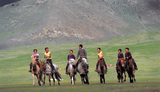 몽골풍경-말타고노는아이들.jpg
