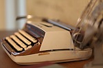typewriter-109060_150.jpg